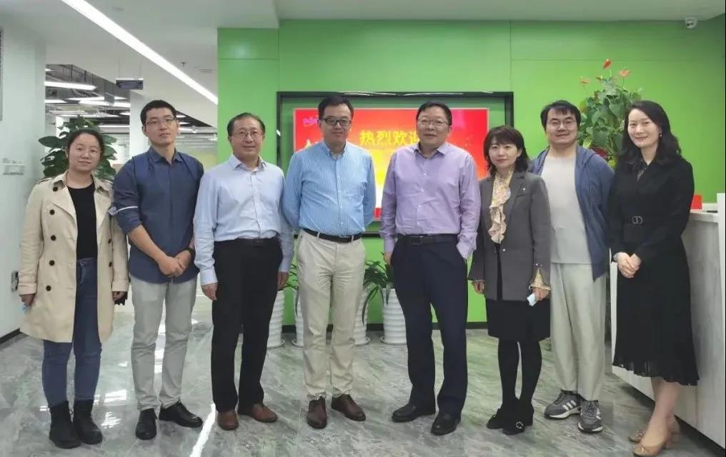 �Ϸ�ҽ�ƴ�ѧ�齭ҽԺ�ٴ��о�����ִ�����ζ����������ŶӸ�97�������ҽҩ���н���