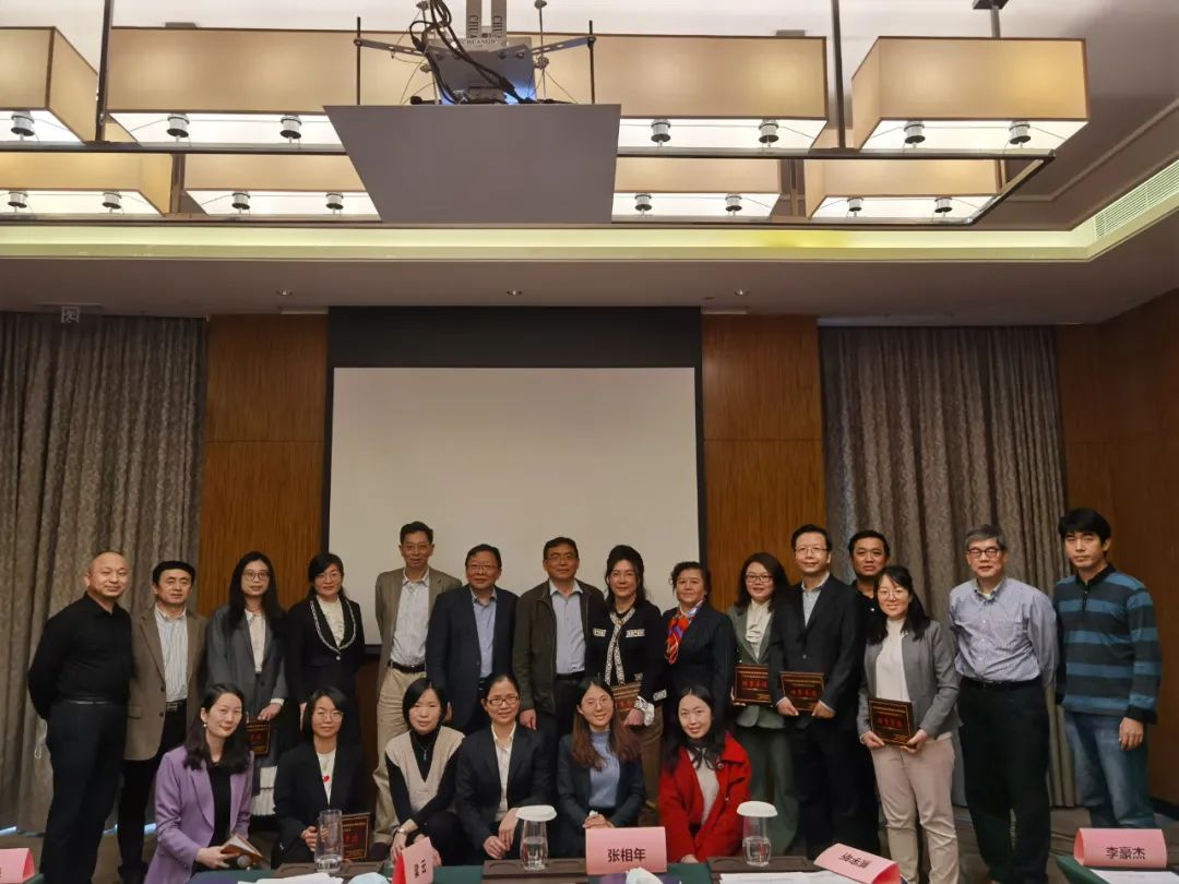 �������·�ѬȾ�������з������������������ս��裬��������97�������ҽҩ���³���͢���������λ᳤��